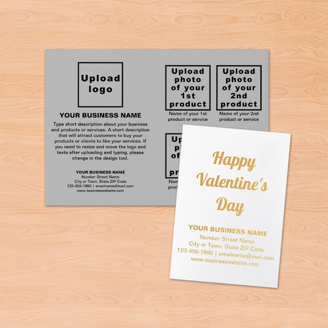 Marca comercial gris en tarjeta de Relieve metaliz (Gray business brand with products on Valentine folded foil card on table.)