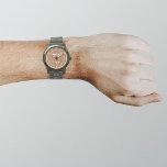 Marca comercial marrón en reloj masculino<br><div class="desc">El logo de tu negocio con fondo marrón en el reloj de los hombres. Accesorio que puede incluir en sus productos promocionales, entrega de artículos o regalos a sus clientes o clientes para promocionar su negocio o su marca. Vigilancia de personalizables que puede poner el logotipo de su empresa para...</div>
