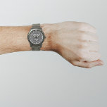 Marca comercial negra en reloj masculino<br><div class="desc">El logo de tu negocio sobre el fondo negro en el reloj de los hombres. Accesorio que puede incluir en sus productos promocionales, entrega de artículos o regalos a sus clientes o clientes para promocionar su negocio o su marca. Vigilancia de personalizables que puede poner el logotipo de su empresa...</div>