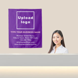 Marca comercial sobre el tapiz morado