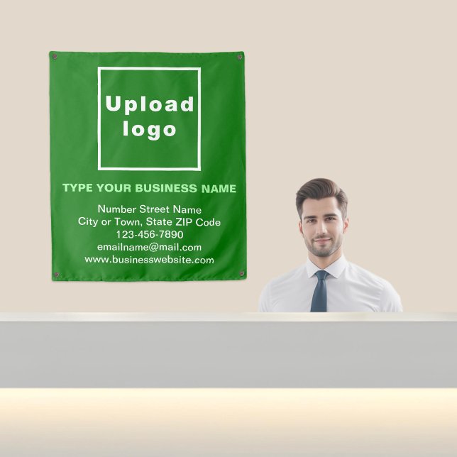 Marca comercial sobre el tapiz verde (Business brand on green tapestry in reception.)