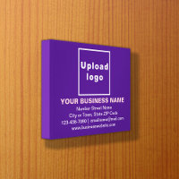 Marca comercial sobre la impresión de lienzo con r