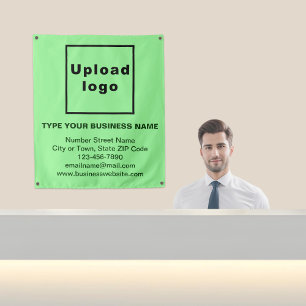 Marca comercial sobre tapiz verde claro