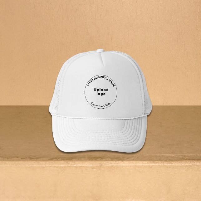Marca de negocios redonda sobre sombrero de camion (Round shape business brand on white trucker hat)