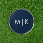 Marcador Para Pelotas De Golf Azul marino y blanco | Monograma moderno<br><div class="desc">Este moderno diseño de marcador de bola de golf presenta un fondo azul marino oscuro,  con sus iniciales en negrita en blanco para un aspecto sencillo y elegante,  pero profesional.</div>