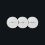 Marcador Para Pelotas De Golf Black White Modern Script Girly Monograma Nombre<br><div class="desc">Marcador de bola de golf con nombre de monograma blanco y negro. Esto hace que el dulce perfecto cumpleaños 16,  boda,  ducha de novia,  aniversario,  ducha de bebé o fiesta de soltera sea regalo para alguien que ama el lujo glam y los estilos de moda.</div>