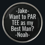 Marcador Para Pelotas De Golf Mejor propuesta de hombre gracioso PAR TEE favorec<br><div class="desc">Empieza la celebración del boda con estilo con graciosos marcadores personalizados de pelota de golf de la propuesta del Mejor Hombre. El diseño temático de los golfistas blancos y negros presenta elegantes nombres de tipografía moderna y una solicitud de personalizable que dice "¿Quieres ser mi mejor hombre?" Todo el texto...</div>