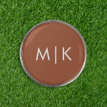 Marcador Para Pelotas De Golf Terracota y blanco | Monograma moderno<br><div class="desc">Este moderno diseño de marcadores de pelota de golf presenta un fondo de terracota boho,  con sus iniciales en negrita en blanco para un aspecto sencillo y elegante,  pero profesional.</div>