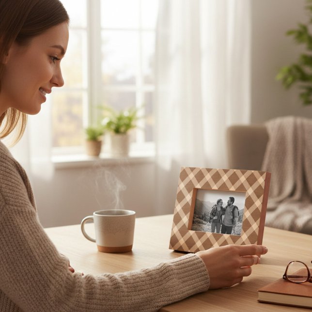 Marco de imagen moderno simple y revestido (Subido por el creador)