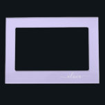 Marco Magnético Lavender Purple Modern Script Girly Monograma Nomb<br><div class="desc">Lavanda Purple Simple Script Monograma Nombre Marco magnético. Esto hace que la graduación perfecta,  el cumpleaños,  el boda,  la ducha de novia,  el aniversario,  la ducha de bebé o la fiesta de soltera sea un regalo para alguien que ama el lujo glam y los estilos de moda.</div>