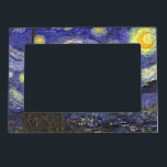 Marco Magnético Noche estrellada de Vincent van Gogh<br><div class="desc">Noche estrellada de Vincent van Gogh es una pintura de paisaje paisajístico vintage de arte fino post impresionista que presenta una vista de Saint Remy, Francia del asilo de van Gogh. El cielo nocturno está agitado con nubes con una luna creciente brillante y estrellas brillantes sobre el pintoresco pueblo. La...</div>