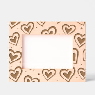 Marcos de madera grabados con corazones tontos