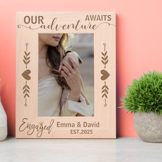 Marcos Grabados Anillo de Compromiso Boda Boho Pareja Aventurera (Engagement engaged she said yes first christmas home decor keepsake fun love calligraphy memories  )