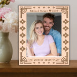 Marcos Grabados Aniversario rústico de madera de 5 años 8x10<br><div class="desc">Celebra tu 5 años de leña con estilo con nuestro marco rústico de fotos de madera. Este regalo tradicional es la manera perfecta de conmemorar el aniversario de su boda y mostrar sus preciados recuerdos. Personalizar el marco con tus nombres para un toque personal que será valorado en los años...</div>