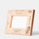 Marcos Grabados Bienvenidos al World Baby Boy 6 x 4, 7 x 5 Foto<br><div class="desc">Bienvenidos al mundo, es una tipografía de niño. Insertar el nombre y las estadísticas de nacimiento en la parte inferior. Fecha de nacimiento a la izquierda. Hora de nacimiento en el lado derecho. El amor está escrito en el ganado bebé. NOTA: Diseñado para fotos de paisajes de 6" x 4"...</div>