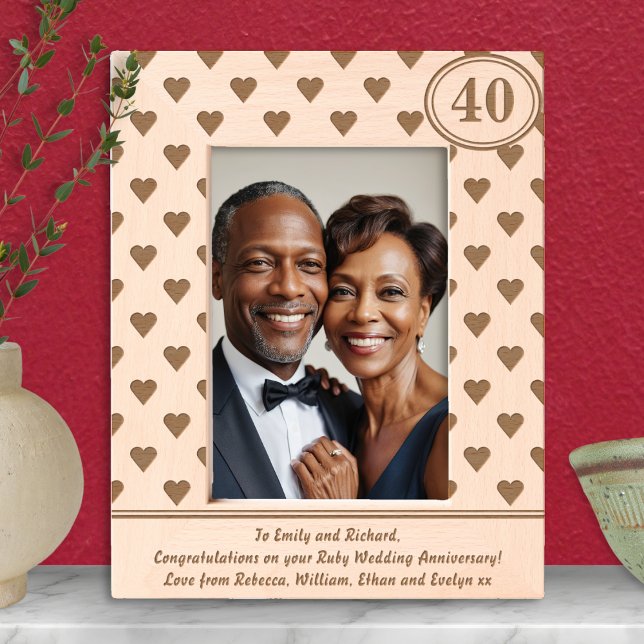 Marcos Grabados Corazones Ruby Aniversario de Boda 40º Texto Perso (A photo frame for a couple on their Ruby Wedding Anniversary (40 Years) with love hearts pattern)