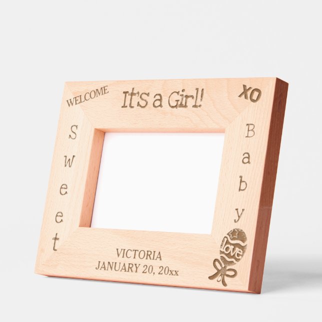 Marcos Grabados Es un Chica Nombra de Bebé 6 x 4, 7 x 5 Foto (Izquierda)