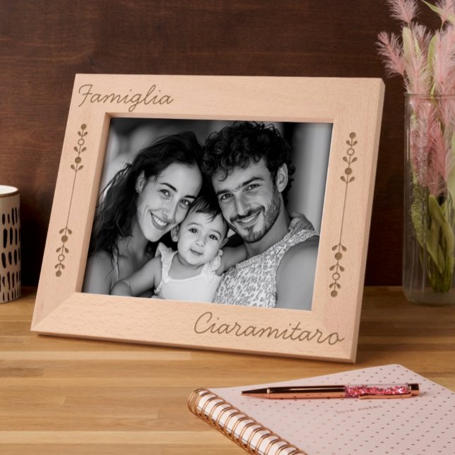 Marcos Grabados Famiglia Personalized Wooden Frame - Family Name (Famiglia (Italian Family) Personalized Etched Engraved Wooden Frame - Christmas Gift)