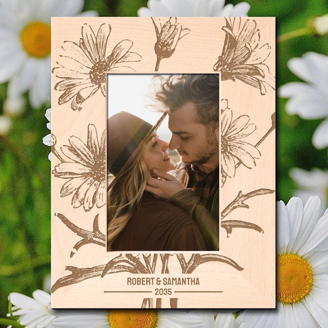 Marcos Grabados Floral Daisies Bouquet Wood (A bouquet of daisies is laser engraved on this personalized wooden picture frame.)