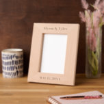 Marcos Grabados Foto Boda personalizada personalizado<br><div class="desc">Foto de Boda personalizado personalizado con marcos grabados con nombres y fecha. Puede cambiar el tipo de letra como desee.</div>