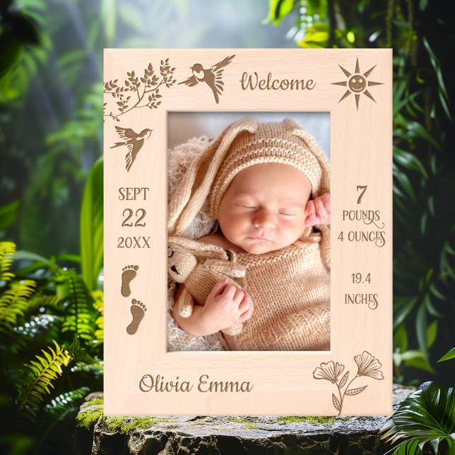 Marcos Grabados Foto de bienvenida para bebé (Etched newborn baby picture frame featuring cute birds and flowers, tiny footsteps and sunshine)