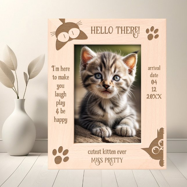 Marcos Grabados Graciosa foto de gato nuevo en Kitten (Funny etched welcome new cat photo frame featuring cute kitten silhouettes with paw prints)