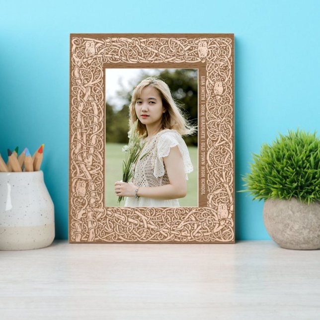 Marcos Grabados Lechuzas Sabias De Graduación En La Frontera De Lo (Subido por el creador)