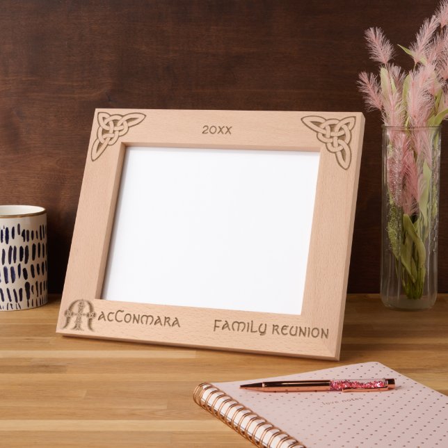 Marcos Grabados Letra celta M Nombre personalizado (Izquierda)