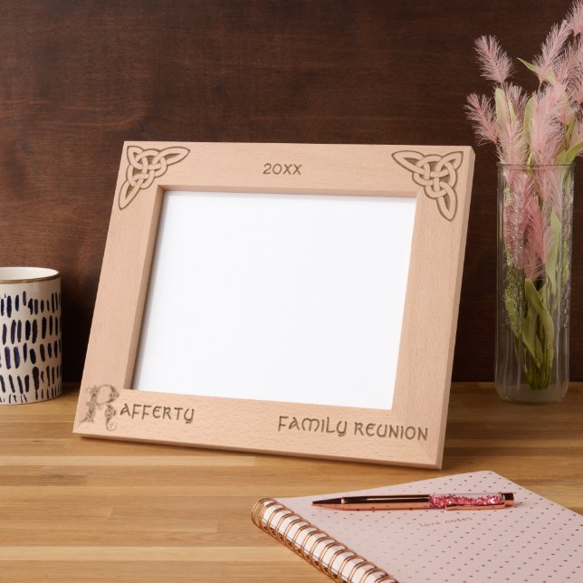 Marcos Grabados Letra celta R Nombre personalizado (Izquierda)