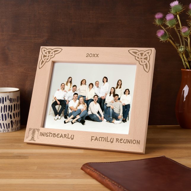 Marcos Grabados Letra celta T Nombre personalizado (Subido por el creador)