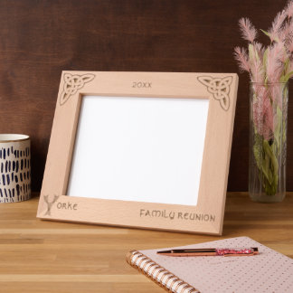 Marcos Grabados Letra celta Y nombre personalizado