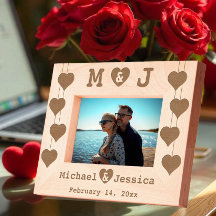 Manejo romántico de pareja con nombres e iniciales