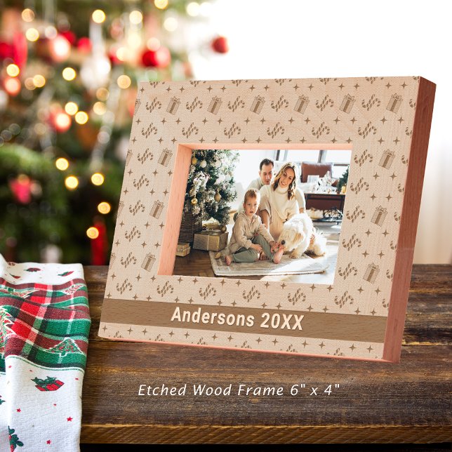 Marcos Grabados Navidades Candy Canes & Presenta Nombre de patrón  (Christmas Candy Canes & Presents Pattern Name 6x4 Etched Frame)