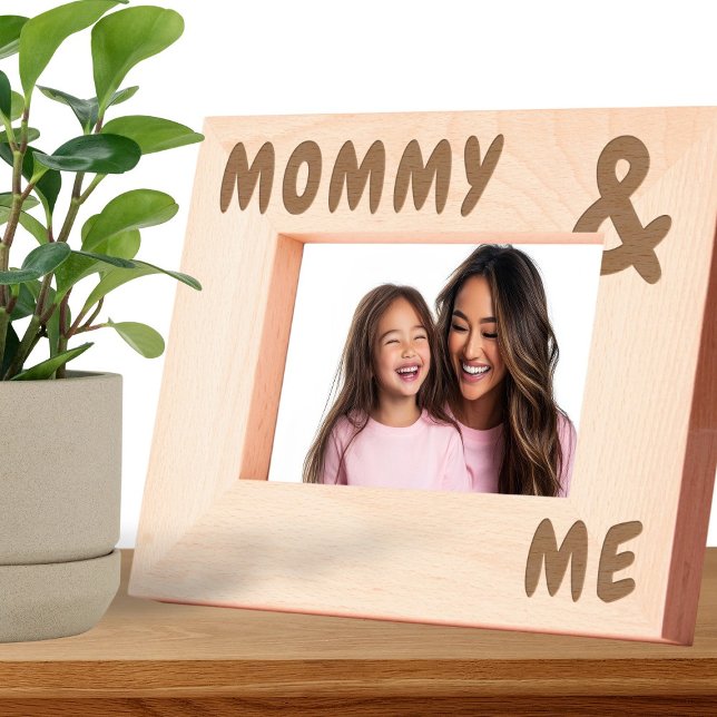 Marcos Grabados Nombre grande y negrita personalizado y yo (Personalized Big and Bold Name and Me Engraved Frames by Ricaso. Perfect gift for mommy )