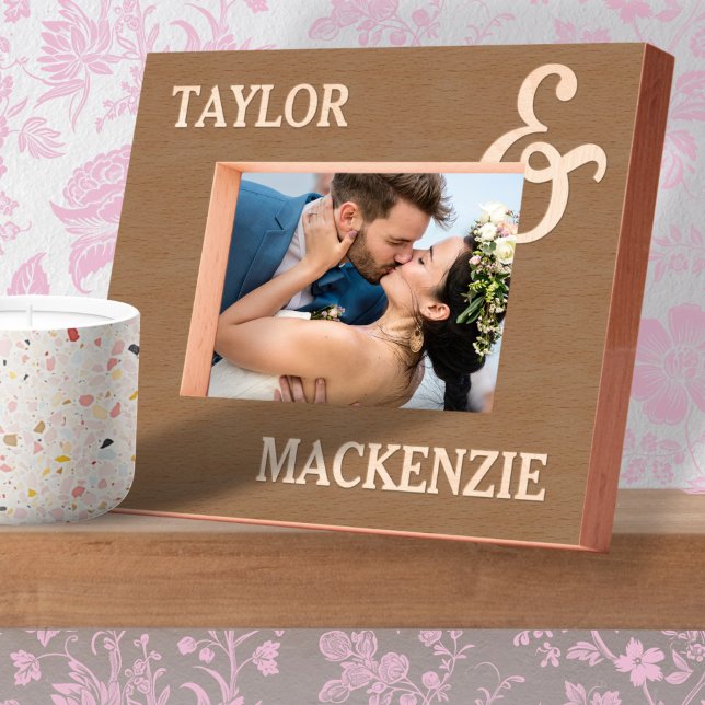 Marcos Grabados Nombres y Ampersand de parejas personalizadas (Personalized Couples Names and Ampersand Etched Frames by Ricaso. Great wedding gift idea
)