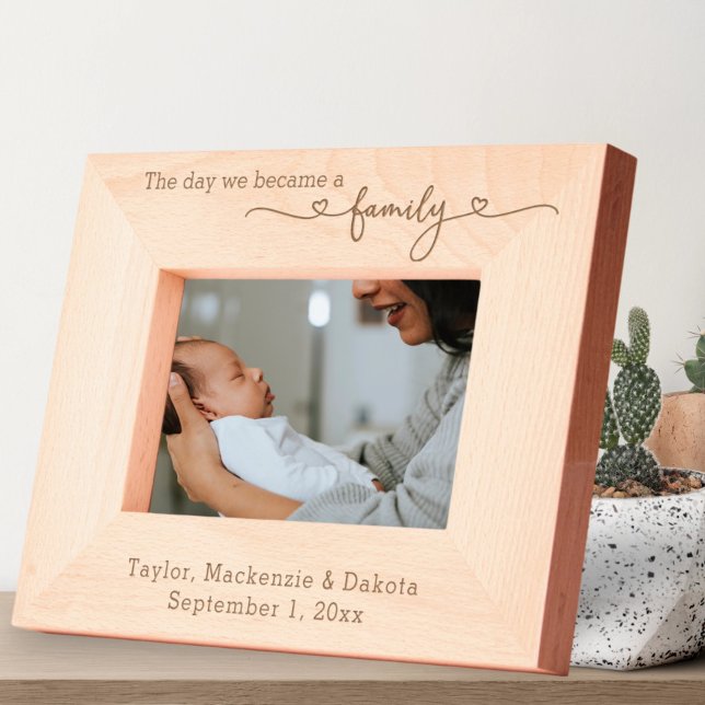 Marcos Grabados Personalizado el día en que nos convertimos en una (Personalized The Day We Became a Family Typography Engraved Frames by Ricaso. New born or adoption)