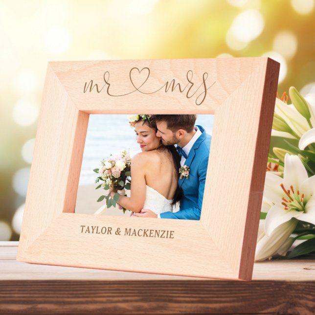 Marcos Grabados Personalizado Sr. y Sra. Couples Names Heart (Personalized Mr and Mrs Couples Names Heart Etched Frames by Ricaso. Gift ideas for newly weds)