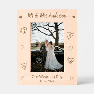 Marcos Grabados Personalizado Sr. y Sra. Keepsake Wedding Day Wood
