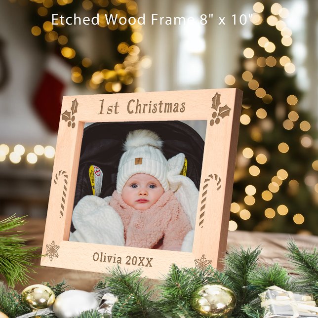 Marcos Grabados Primera Navidad Holly, Candy Canes, Mostrar nombre (Our First Christmas Santa & Deer Couple Name 10x8 Etched Frames)