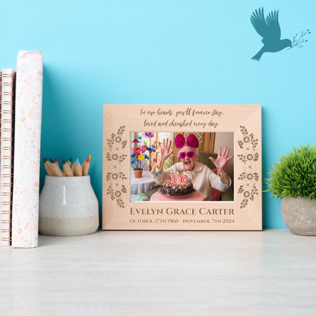 Marcos Grabados Recuerdo del nombre floral conmemorativo personali (Subido por el creador)