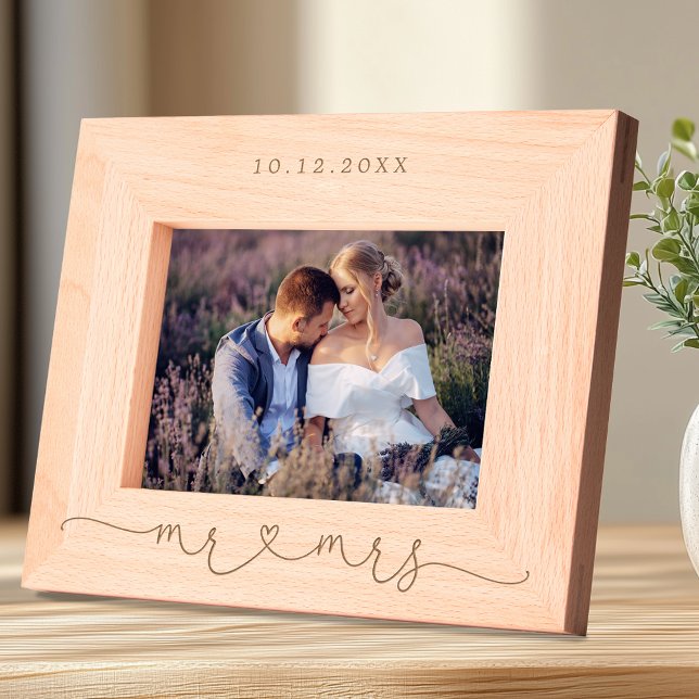 Marcos Grabados Sra. Heart Boda Personalizada (Shown on a 7" x 5" Landscape size)