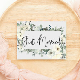 Marfil: Boda floral de rosas blancas recién casada