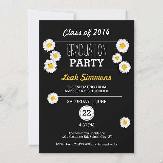 Margaritas en la invitación negra de la graduación (Anverso)