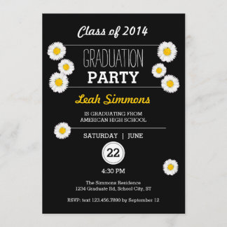 Margaritas en la invitación negra de la graduación