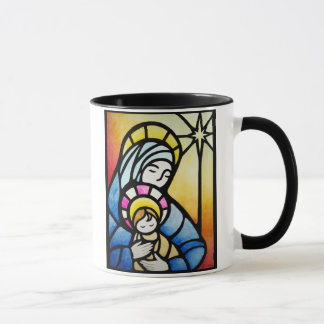 María y Jesús mantuvieron la taza de vidrio