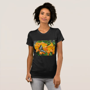 Mariposa azul con camiseta Rhododendron tropical