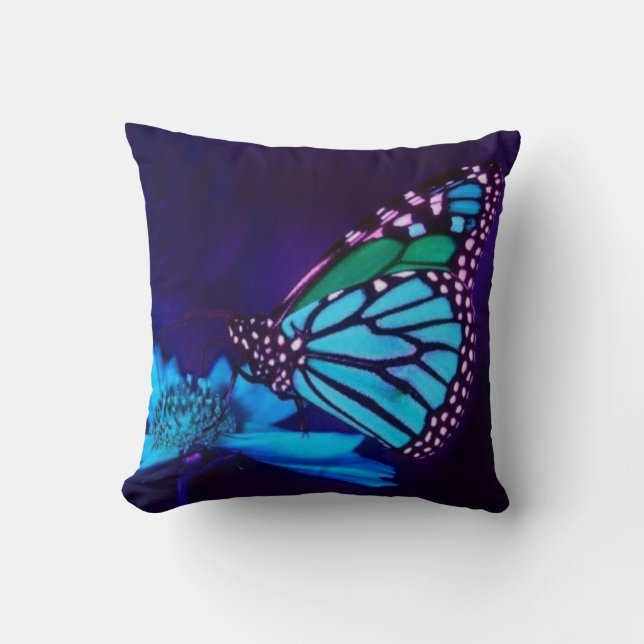Mariposa en almohada azul claro (Anverso)