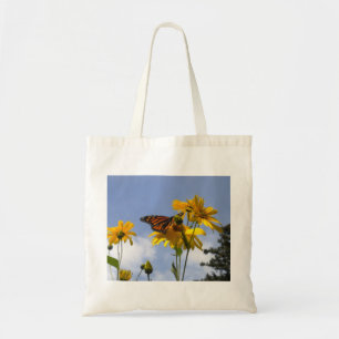 Mariposa en la bolsa de la tota del girasol