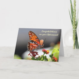Mariposa monarca en tarjeta de retiro de flores si