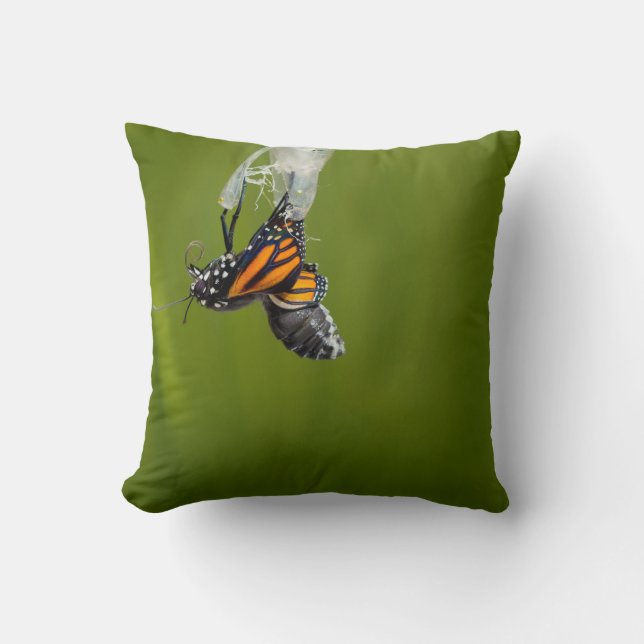 Mariposa Monarca Saliendo de Capullo Almohada (Anverso)